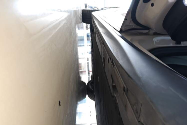 Used Nio ET5 2022 75 kWh Left Side Sill