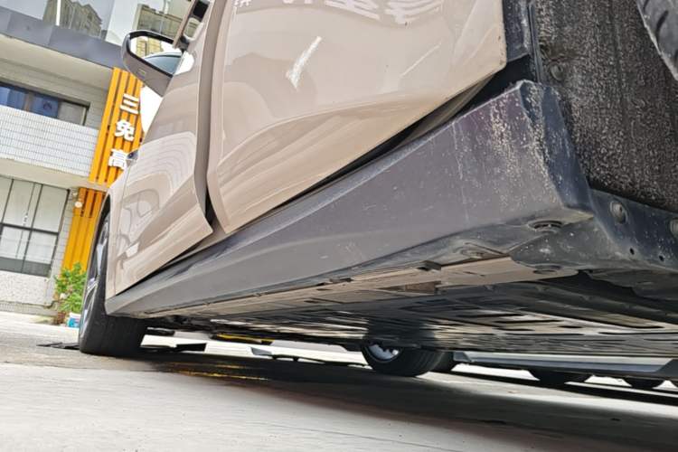 Used Nio ET5 2022 75 kWh Left Side Sill