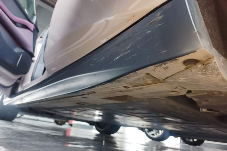 Used Nio ET5 2022 75 kWh Left Side Sill