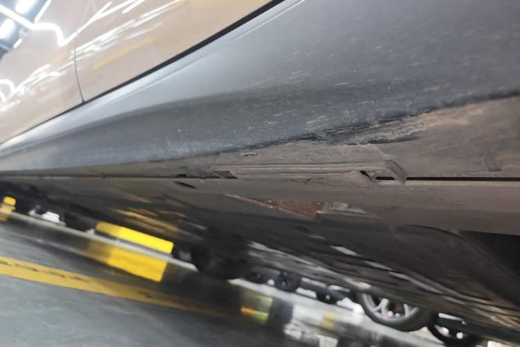 Used Nio ET5 2022 75 kWh Left Side Sill