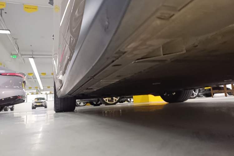 Used Nio ET5 2022 100 kWh Left Side Sill