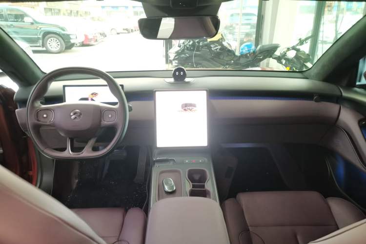 Used Nio ET5 2022 75 kWh Center Console
