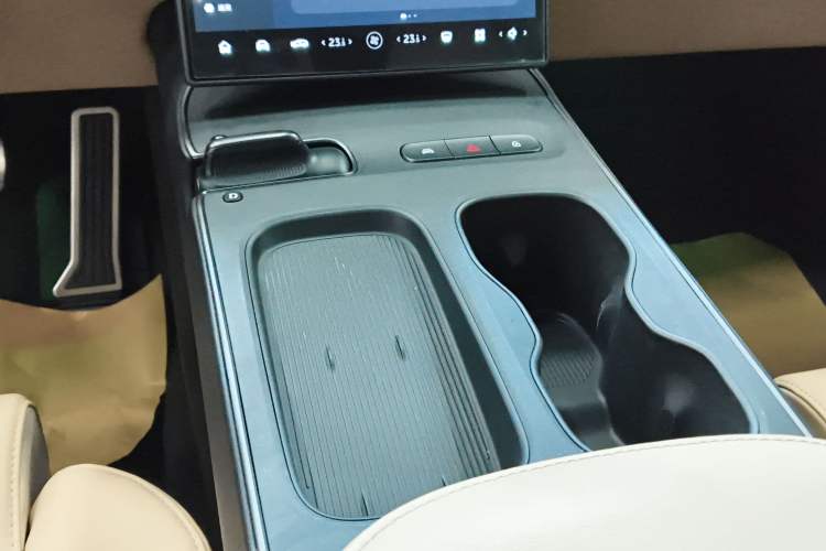Used Nio ET5 2022 75 kWh Gear Lever