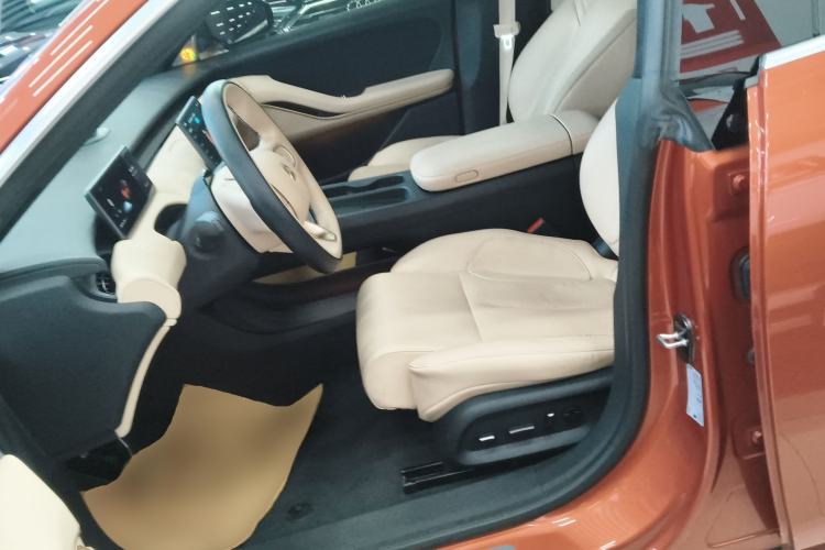 Used Nio ET5 2022 75 kWh Left Front Seat