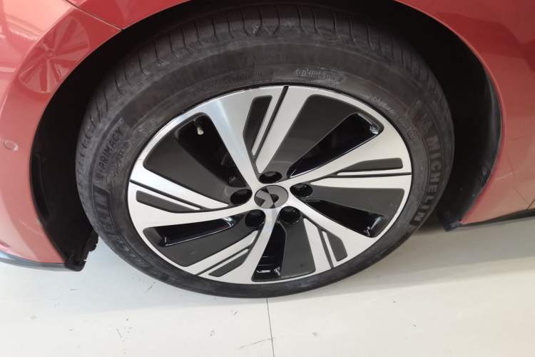Used Nio ET5 2022 75 kWh Left Front Wheel Hub