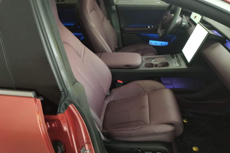 Used Nio ET5 2022 75 kWh Right Front Seat