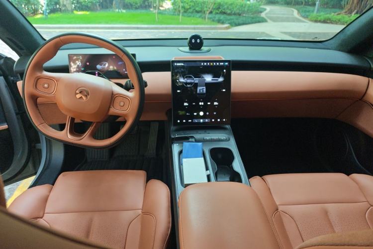 Used Nio ET5 2022 75 kWh Center Console