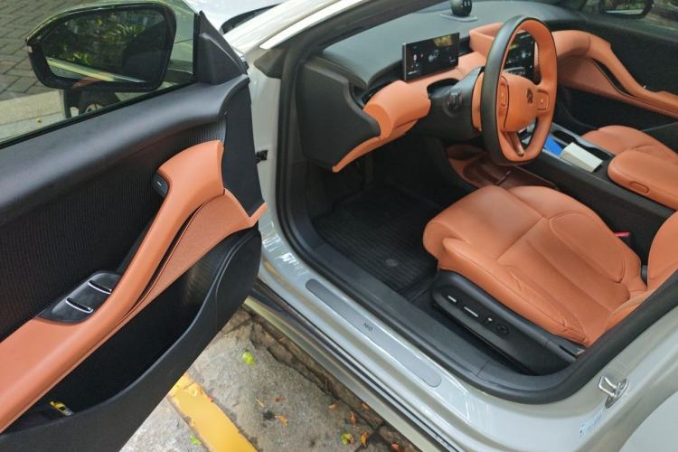 Used Nio ET5 2022 75 kWh Driver Seat