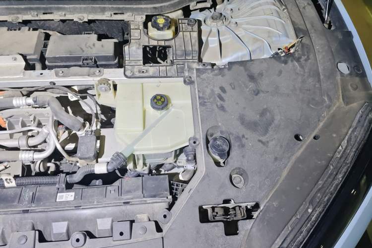 Used Nio ET5 2022 75 kWh Engine Bay Left