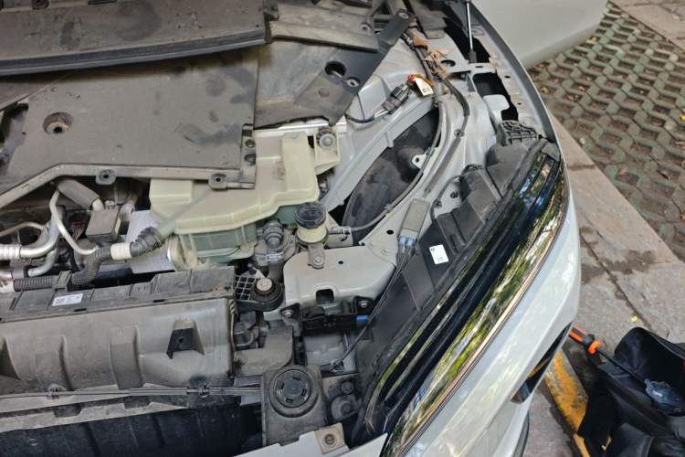 Used Nio ET5 2022 75 kWh Engine Bay Left