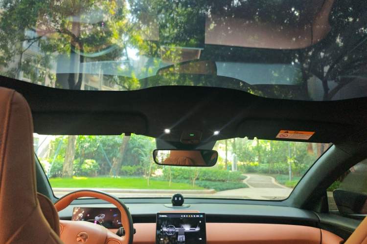 Used Nio ET5 2022 75 kWh Headliner