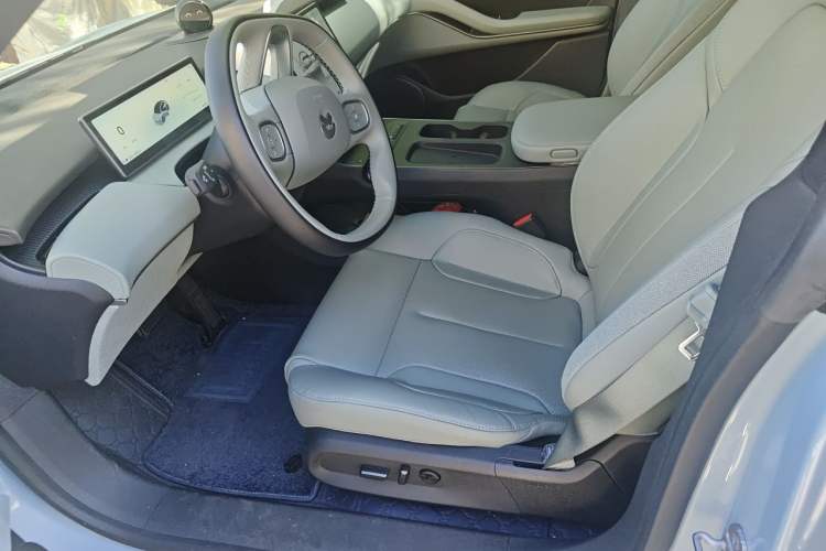 Used Nio ET5 2022 75 kWh Left Front Seat
