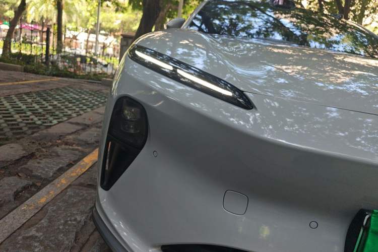 Used Nio ET5 2022 75 kWh Right Front Headlight