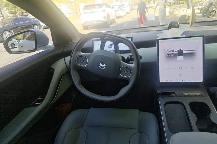 Used Nio ET5 2022 75 kWh Steering Wheel