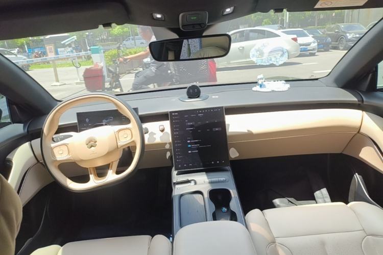 Used Nio ET5 2022 75 kWh Center Console