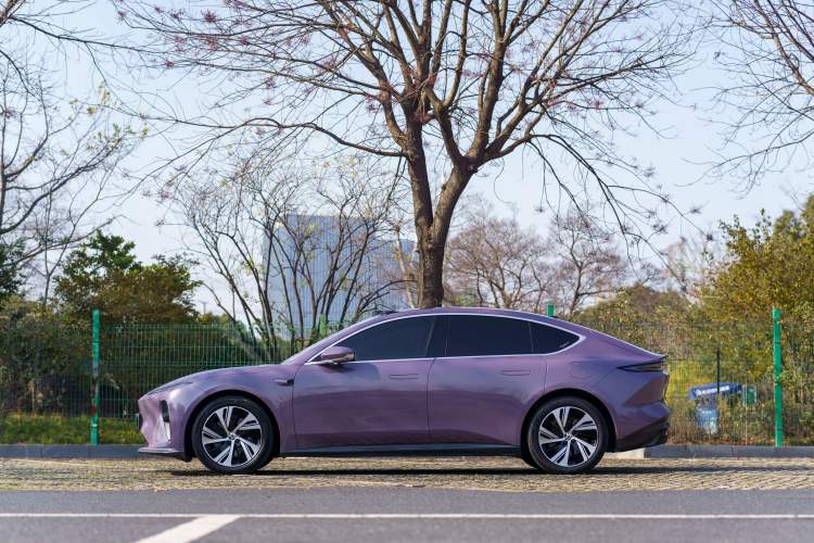 Used Nio ET5 2022 75 kWh Exterior 6