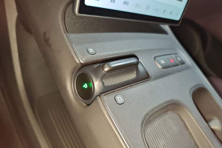Used Nio ET5 2022 75 kWh Gear Lever