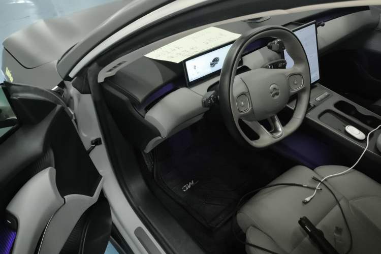 Used Nio ET5 2022 75 kWh Interior 2