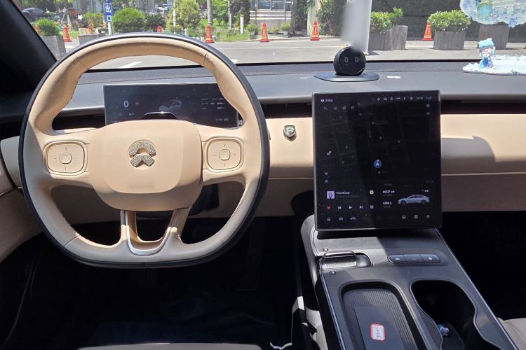 Used Nio ET5 2022 75 kWh Interior 4