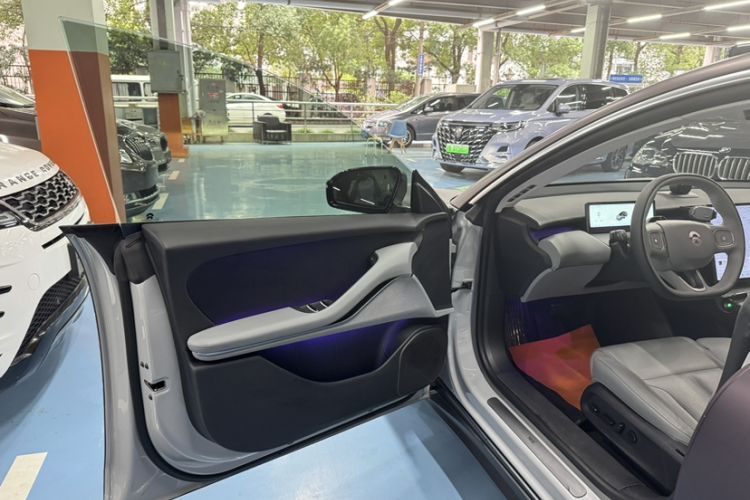 Used Nio ET5 2022 75 kWh Interior 7