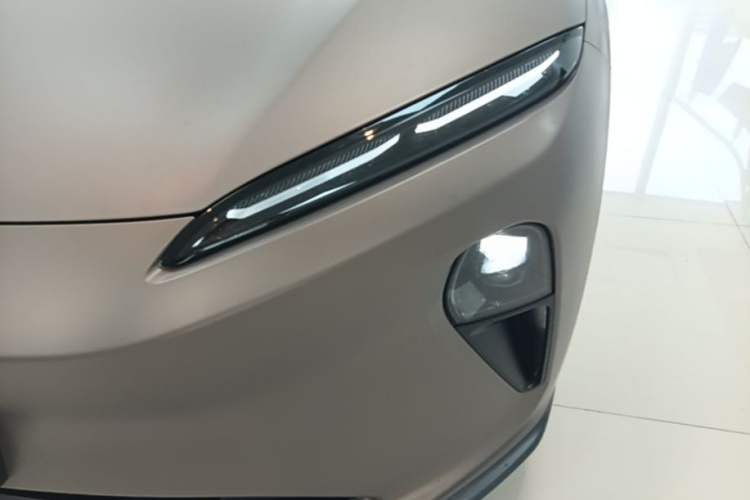 Used Nio ET5 2022 75 kWh Left Front Headlight