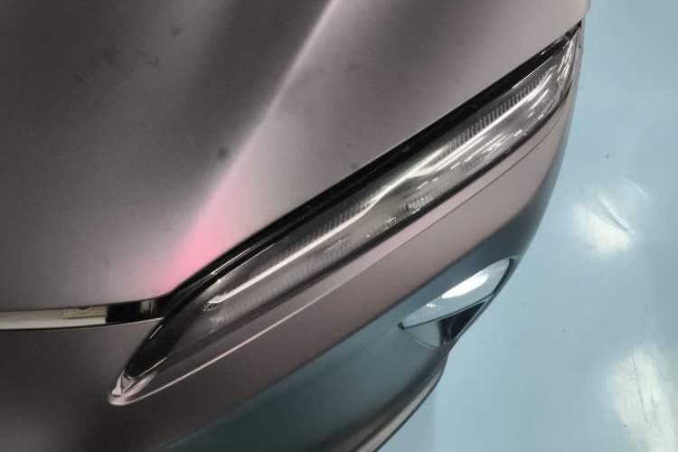 Used Nio ET5 2022 75 kWh Left Front Headlight