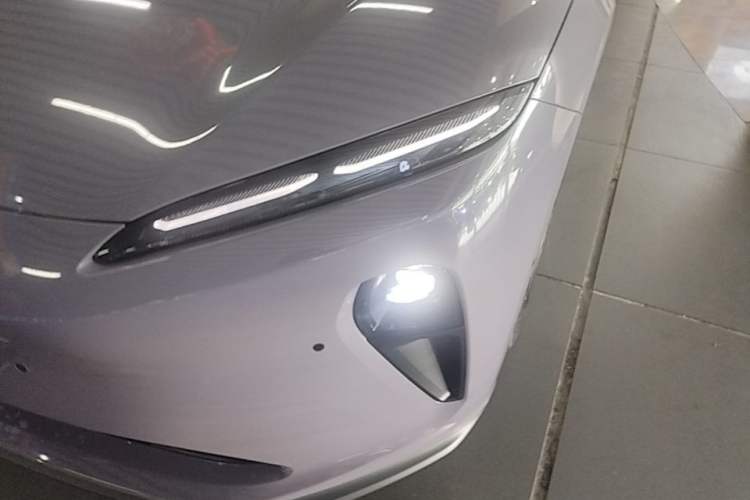 Used Nio ET5 2022 75 kWh Left Front Headlight