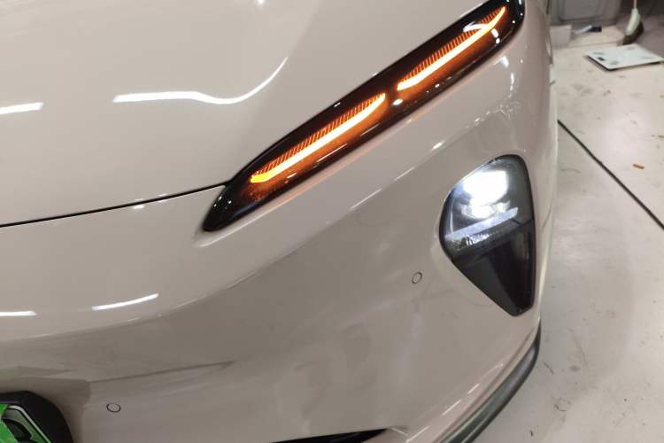Used Nio ET5 2022 75 kWh Left Front Headlight