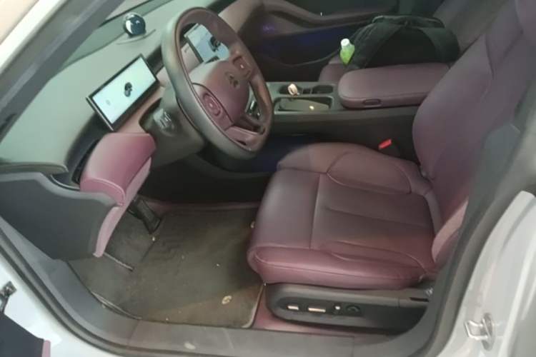 Used Nio ET5 2022 75 kWh Left Front Seat