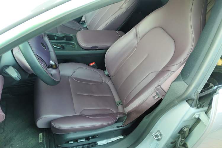 Used Nio ET5 2022 75 kWh Left Front Seat