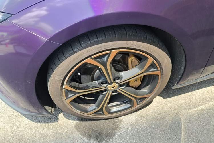 Used Nio ET5 2022 75 kWh Left Front Wheel Hub