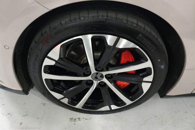 Used Nio ET5 2022 75 kWh Left Front Wheel Hub