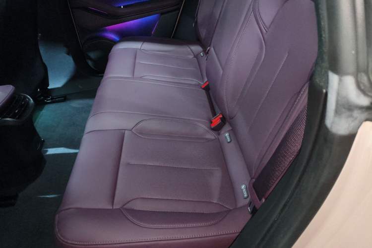 Used Nio ET5 2022 75 kWh Left Rear Seat