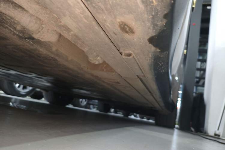 Used Nio ET5 2022 75 kWh Left Side Sill