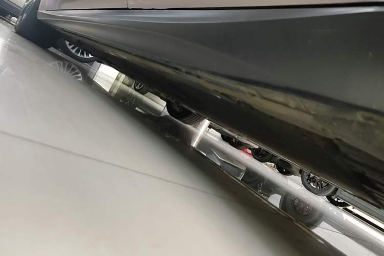 Used Nio ET5 2022 75 kWh Left Side Sill