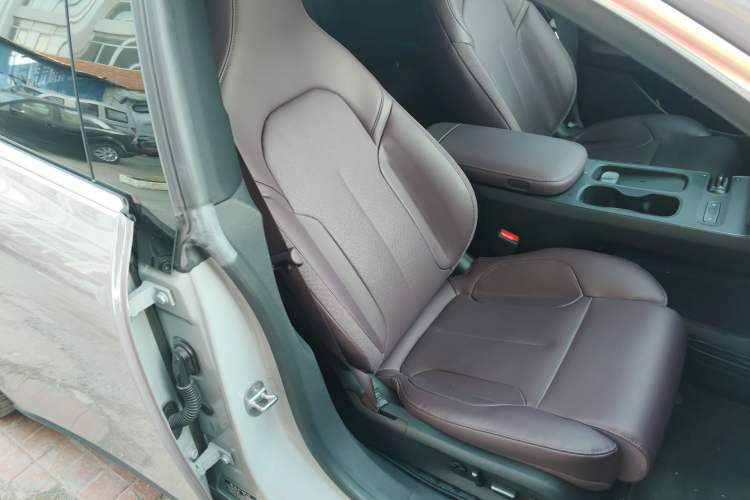 Used Nio ET5 2022 75 kWh Right Front Seat