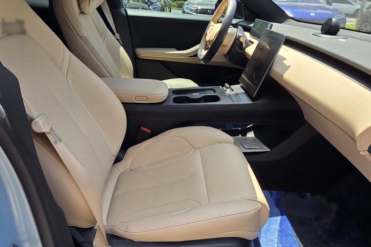Used Nio ET5 2022 75 kWh Right Front Seat