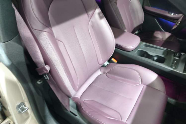 Used Nio ET5 2022 75 kWh Right Front Seat
