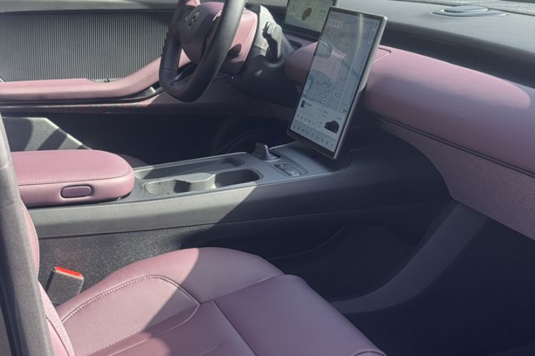 Used Nio ET5 2022 75 kWh Right Front Seat
