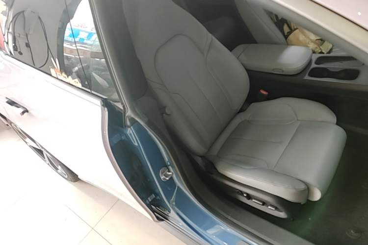 Used Nio ET5 2022 75 kWh Right Front Seat