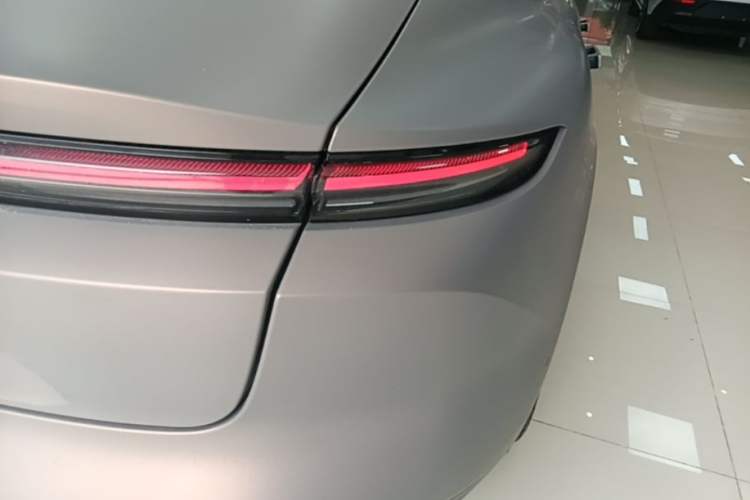 Used Nio ET5 2022 75 kWh Right Rear Taillight