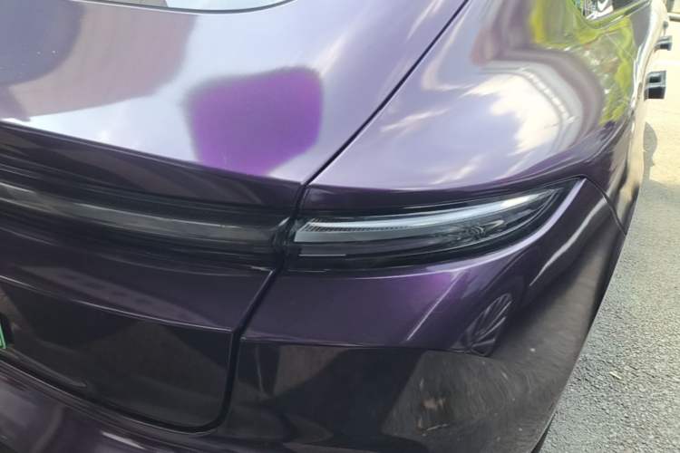 Used Nio ET5 2022 75 kWh Right Rear Taillight