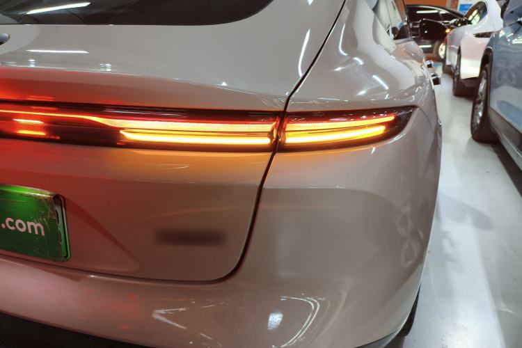 Used Nio ET5 2022 75 kWh Right Rear Taillight