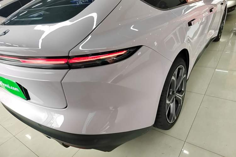 Used Nio ET5 2022 75 kWh Right Rear Taillight