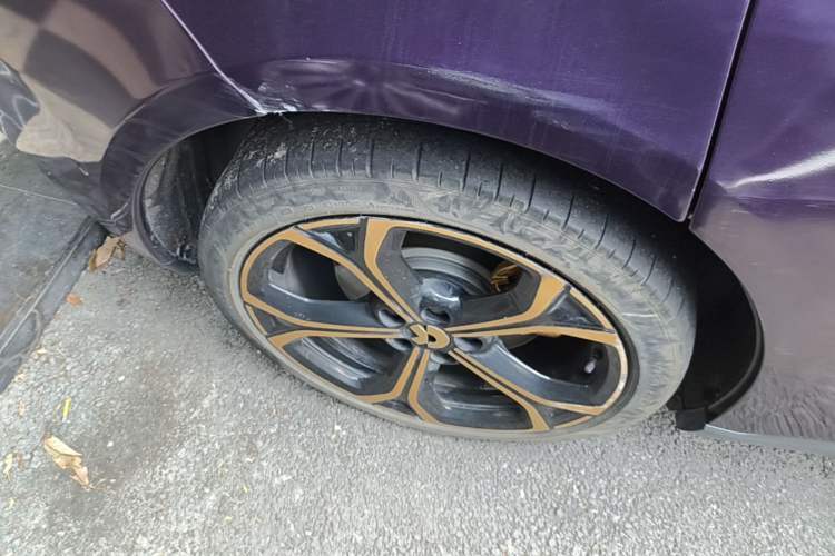 Used Nio ET5 2022 75 kWh Right Rear Wheel Hub