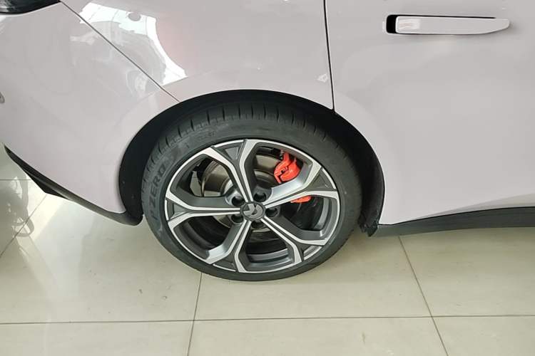 Used Nio ET5 2022 75 kWh Right Rear Wheel Hub