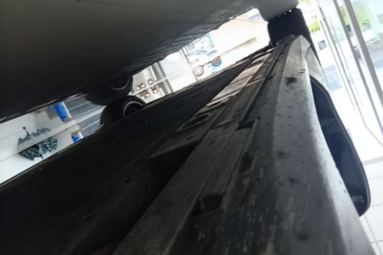 Used Nio ET5 2022 75 kWh Right Side Sill