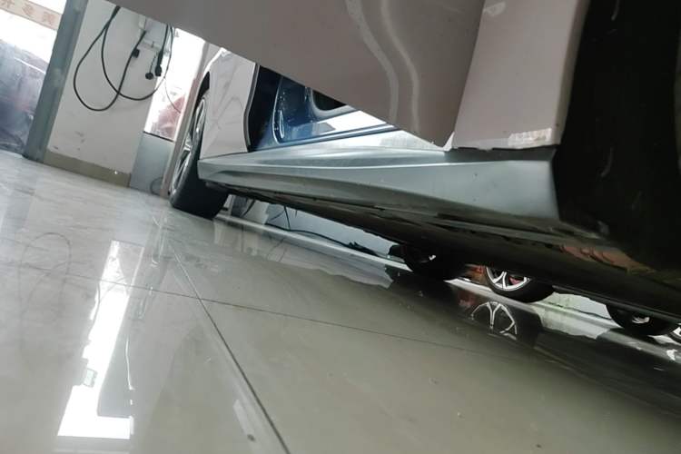 Used Nio ET5 2022 75 kWh Right Side Sill