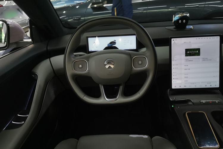 Used Nio ET5 2022 75 kWh Steering Wheel