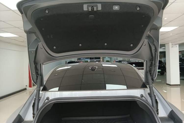 Used Nio ET5 2022 75 kWh Trunk